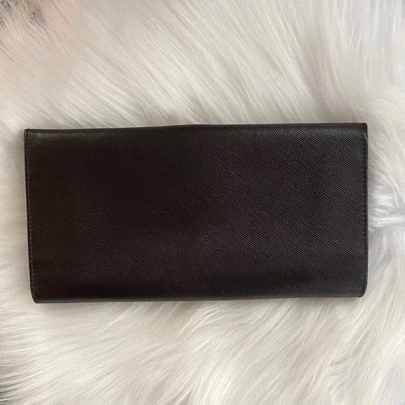 Salvatore Ferragamo Deep brown leather wallet with gold accent - Picture 3 of 16